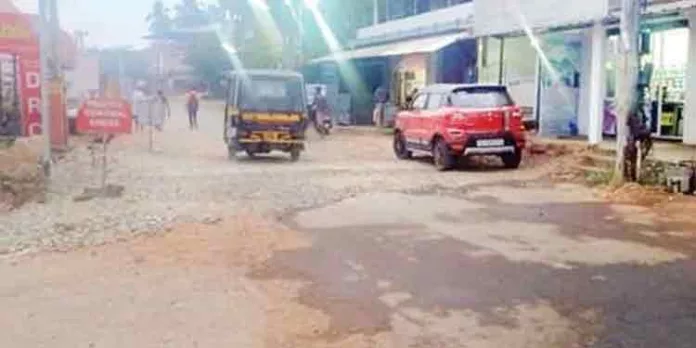 പുനരുദ്ധാരണത്തിന്റെ ഭാഗമായി പത്തനംതിട്ട-കടമ്മനിട്ട റോഡിൽ ഗതാഗതം പുനഃസ്ഥാപിച്ചു പുനരുദ്ധാരണത്തിന്റെ ഭാഗമായി പത്തനംതിട്ട-കടമ്മനിട്ട റോഡിൽ ഗതാഗതം പുനഃസ്ഥാപിച്ചു