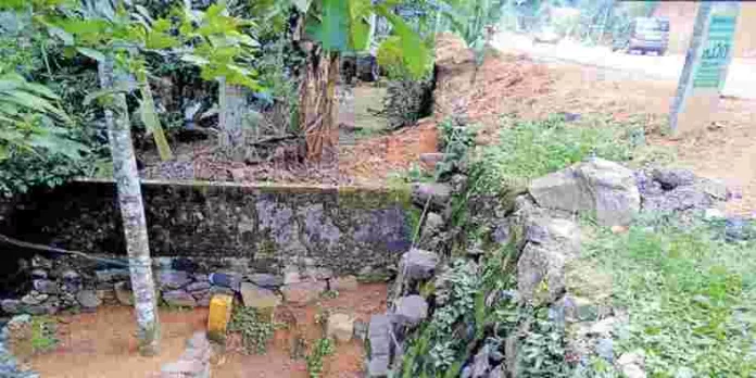 കോന്നി – പ്ലാച്ചേരി റോഡ് ; ഏറ്റെടുത്ത സ്ഥലങ്ങൾ പാഴാക്കി കെഎസ്ടിപി കോന്നി – പ്ലാച്ചേരി റോഡ് ; ഏറ്റെടുത്ത സ്ഥലങ്ങൾ പാഴാക്കി കെഎസ്ടിപി