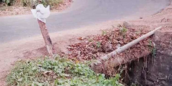 തിരുമങ്ങാട് പാലം ഭീഷണിയാകുന്നു ; പുതുക്കിപ്പണിയാൻ നടപടിയില്ല തിരുമങ്ങാട് പാലം ഭീഷണിയാകുന്നു ; പുതുക്കിപ്പണിയാൻ നടപടിയില്ല