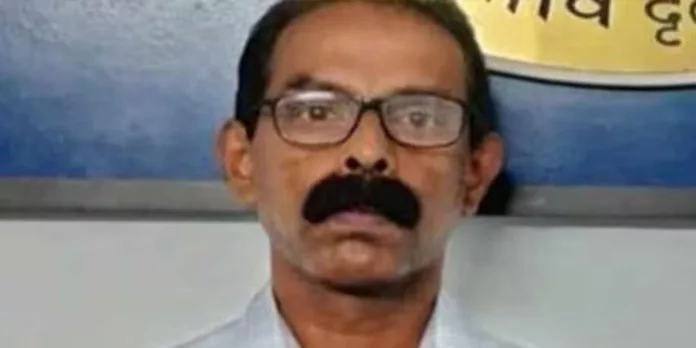 പ്ലസ് ടു വിദ്യാർത്ഥിനിക്ക് അശ്ലീല സന്ദേശം അയച്ച പ്രിൻസിപ്പൽ പിടിയിൽ പ്ലസ് ടു വിദ്യാർത്ഥിനിക്ക് അശ്ലീല സന്ദേശം അയച്ച പ്രിൻസിപ്പൽ പിടിയിൽ