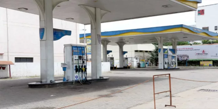 പത്തനംതിട്ടയിലെ പെട്രോള് പമ്പില് ആക്രമണം, ഒരാള് അറസ്റ്റില് പത്തനംതിട്ടയിലെ പെട്രോള് പമ്പില് ആക്രമണം, ഒരാള് അറസ്റ്റില്