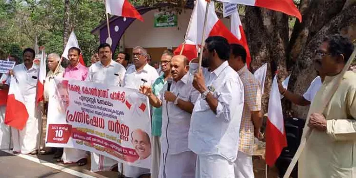 ജനങ്ങളുടെ പോക്കറ്റ് അടിക്കുന്നതിൽ കേന്ദ്ര – സംസ്ഥാന സർക്കാരുകൾ മത്സരിക്കുന്നു : പുതുശ്ശേരി ജനങ്ങളുടെ പോക്കറ്റ് അടിക്കുന്നതിൽ കേന്ദ്ര – സംസ്ഥാന സർക്കാരുകൾ മത്സരിക്കുന്നു : പുതുശ്ശേരി