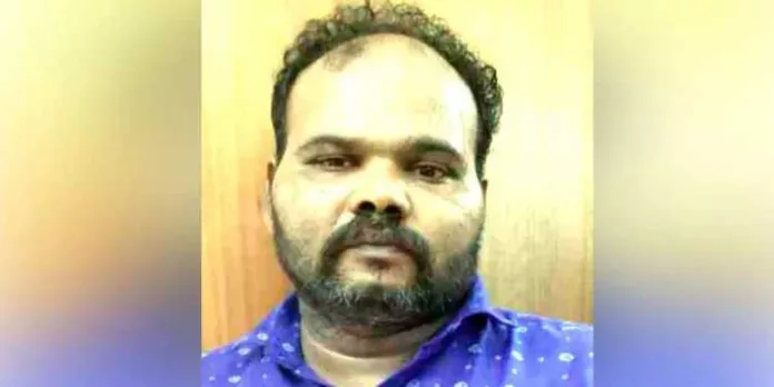 പട്ടാപ്പകൽ വീട്ടിൽ കയറി രണ്ടുലക്ഷം രൂപയും അഞ്ച് പവനും മോഷ്ടിച്ചു ; പ്രതി പിടിയിൽ പട്ടാപ്പകൽ വീട്ടിൽ കയറി രണ്ടുലക്ഷം രൂപയും അഞ്ച് പവനും മോഷ്ടിച്ചു ; പ്രതി പിടിയിൽ