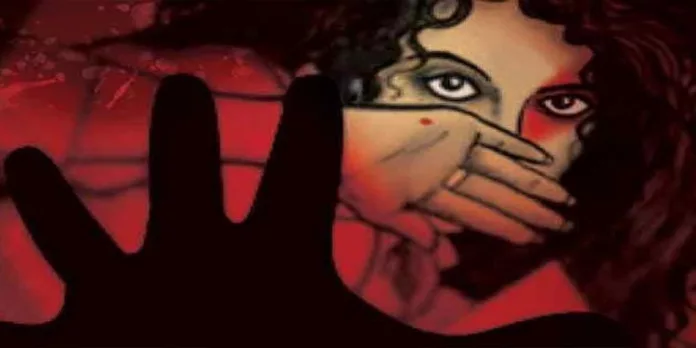 പെണ്കുട്ടിയെ ബലാത്സംഗം ചെയ്ത കേസില് പൂജാരിക്ക് ഇരുപതര വര്ഷം തടവ് പെണ്കുട്ടിയെ ബലാത്സംഗം ചെയ്ത കേസില് പൂജാരിക്ക് ഇരുപതര വര്ഷം തടവ്