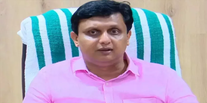‘ മരുമകന്’ എന്ന് വിളിക്കുന്നവര്ക്ക് ബിരിയാണി വാങ്ങിക്കൊടുക്കണം – മുഹമ്മദ് റിയാസ് ‘ മരുമകന്’ എന്ന് വിളിക്കുന്നവര്ക്ക് ബിരിയാണി വാങ്ങിക്കൊടുക്കണം – മുഹമ്മദ് റിയാസ്