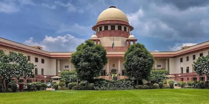 വിധികളില് പുരുഷാധിപത്യ പരാമര്ശങ്ങള് വേണ്ട – സുപ്രിംകോടതി വിധികളില് പുരുഷാധിപത്യ പരാമര്ശങ്ങള് വേണ്ട – സുപ്രിംകോടതി