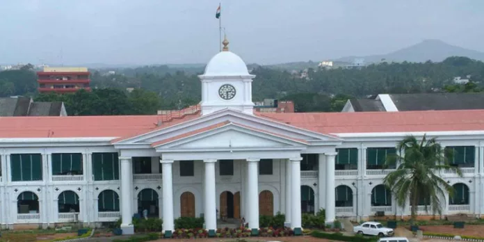 സാമ്പത്തിക പ്രതിസന്ധി : സര്ക്കാര് ജീവനക്കാരുടെ ലീവ് സറണ്ടര് നീട്ടി സാമ്പത്തിക പ്രതിസന്ധി : സര്ക്കാര് ജീവനക്കാരുടെ ലീവ് സറണ്ടര് നീട്ടി