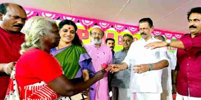 ഈ സർക്കാരുള്ളിടത്തോളം പെൻഷൻ മുടങ്ങില്ല ; തിരുവല്ലയിൽ ജനകീയ പ്രതിരോധ ജാഥയിൽ പെൻഷൻ വാങ്ങുന്നവരെ ചേർത്തുനിർത്തി എം വി ഗോവിന്ദൻ ഈ സർക്കാരുള്ളിടത്തോളം പെൻഷൻ മുടങ്ങില്ല ; തിരുവല്ലയിൽ ജനകീയ പ്രതിരോധ ജാഥയിൽ പെൻഷൻ വാങ്ങുന്നവരെ ചേർത്തുനിർത്തി എം വി ഗോവിന്ദൻ
