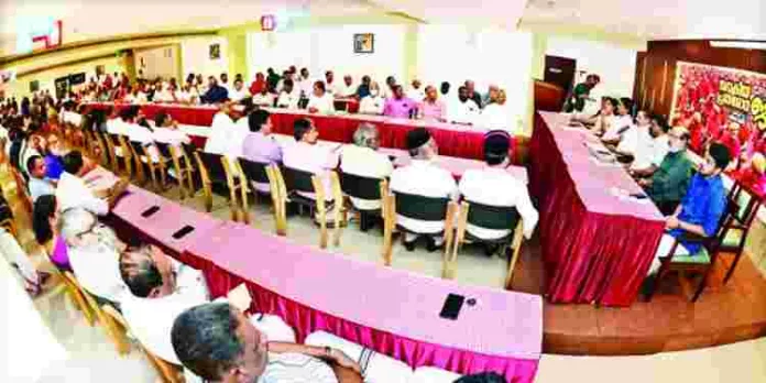ജില്ലയിലെ പട്ടയ പ്രശ്നം മൂന്നുവർഷത്തിനകം പരിഹരിക്കുമെന്ന് എം വി ഗോവിന്ദൻ ജില്ലയിലെ പട്ടയ പ്രശ്നം മൂന്നുവർഷത്തിനകം പരിഹരിക്കുമെന്ന് എം വി ഗോവിന്ദൻ