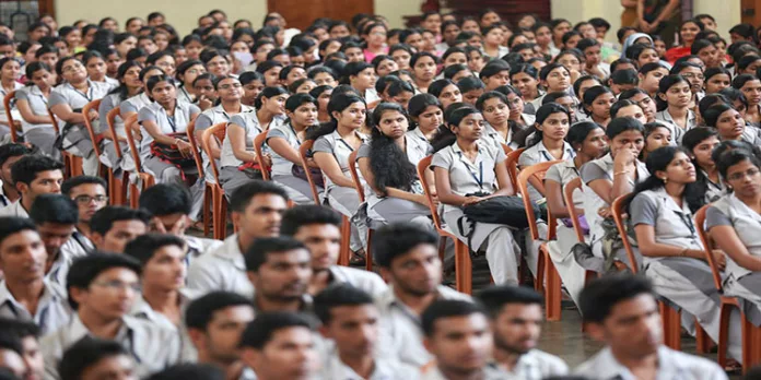 സെന്റ് ഓഫ് അടിച്ച് പൊളിക്കണ്ട, മുന്നറിയിപ്പുമായി പൊതുവിദ്യാഭ്യാസ ഡയറക്ടര് സെന്റ് ഓഫ് അടിച്ച് പൊളിക്കണ്ട, മുന്നറിയിപ്പുമായി പൊതുവിദ്യാഭ്യാസ ഡയറക്ടര്