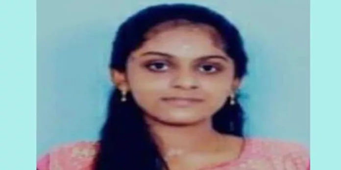 കട്ടിലില് ഇരിക്കുന്ന നിലയില് മൃതദേഹം ; കാസര്ഗോഡ് 17കാരിയുടെ മരണത്തില് ദുരൂഹത കട്ടിലില് ഇരിക്കുന്ന നിലയില് മൃതദേഹം ; കാസര്ഗോഡ് 17കാരിയുടെ മരണത്തില് ദുരൂഹത