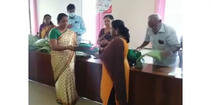 യൂണിഫോം വിതരണം ചെയ്തു യൂണിഫോം വിതരണം ചെയ്തു