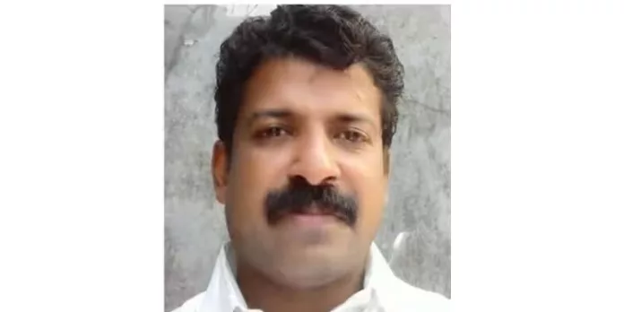 റാന്നി ഗ്രാമവികസന ഓഫീസർ കായംകുളത്ത് കാറിനുള്ളിൽ മരിച്ച നിലയിൽ റാന്നി ഗ്രാമവികസന ഓഫീസർ കായംകുളത്ത് കാറിനുള്ളിൽ മരിച്ച നിലയിൽ