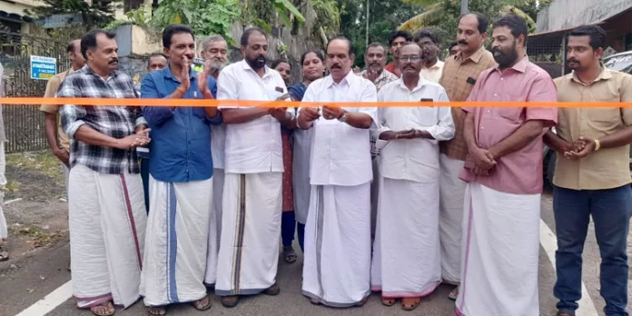 മന്ദിരം-തെക്കേപ്പുറം റിങ് റോഡിന്റെ പുനരുദ്ധാരണ പ്രവർത്തനങ്ങൾ പൂർത്തിയാക്കി ഗതാഗതത്തിനു തുറന്നു നൽകി മന്ദിരം-തെക്കേപ്പുറം റിങ് റോഡിന്റെ പുനരുദ്ധാരണ പ്രവർത്തനങ്ങൾ പൂർത്തിയാക്കി ഗതാഗതത്തിനു തുറന്നു നൽകി