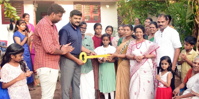 ഡോ. എം .എസ്. സുനിലിന്റെ 278 – മത് സ്നേഹഭവനം രജിത സുന്ദരന്റെ അഞ്ചംഗ കുടുംബത്തിന് ഡോ. എം .എസ്. സുനിലിന്റെ 278 – മത് സ്നേഹഭവനം രജിത സുന്ദരന്റെ അഞ്ചംഗ കുടുംബത്തിന്