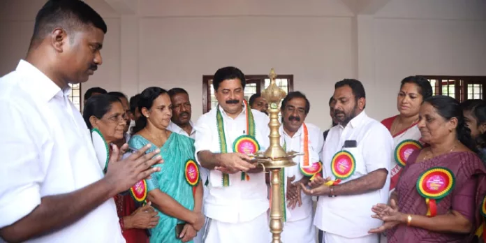 ജലലഭ്യത അനുസരിച്ച് അത് വിനിയോഗിക്കാൻ തയ്യാറായാൽ മാത്രമെ ശുദ്ധജല ക്ഷാമം പരിഹരിക്കാനാകൂ ; റോഷി അഗസ്റ്റിൻ ജലലഭ്യത അനുസരിച്ച് അത് വിനിയോഗിക്കാൻ തയ്യാറായാൽ മാത്രമെ ശുദ്ധജല ക്ഷാമം പരിഹരിക്കാനാകൂ ; റോഷി അഗസ്റ്റിൻ