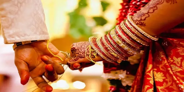 യുവതിയെ കാമുകന് വിവാഹം ചെയ്ത് നൽകി ഭർത്താവ് യുവതിയെ കാമുകന് വിവാഹം ചെയ്ത് നൽകി ഭർത്താവ്