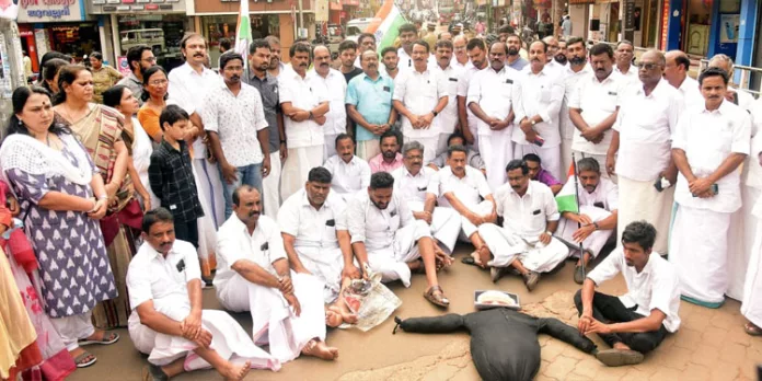 രാഹുൽ ഗാന്ധിയെ നിശബ്ദനാക്കാമെന്നത് സംഘപരിവാറിന്റെ വ്യാമോഹം ; അഡ്വ.പഴകുളം മധു രാഹുൽ ഗാന്ധിയെ നിശബ്ദനാക്കാമെന്നത് സംഘപരിവാറിന്റെ വ്യാമോഹം ; അഡ്വ.പഴകുളം മധു