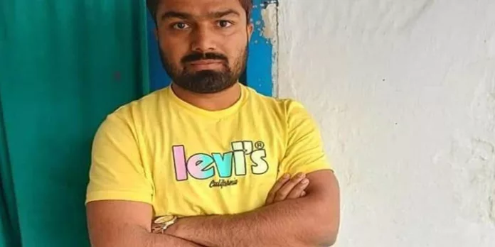 ബിഹാര് തൊഴിലാളികള് ആക്രമിക്കപ്പെട്ടെന്ന് വ്യാജ വീഡിയോ; യൂട്യൂബര് അറസ്റ്റില് ബിഹാര് തൊഴിലാളികള് ആക്രമിക്കപ്പെട്ടെന്ന് വ്യാജ വീഡിയോ; യൂട്യൂബര് അറസ്റ്റില്