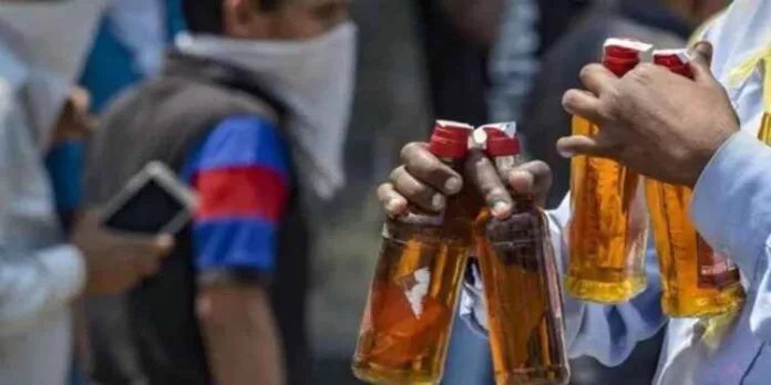 ബിഹാറിൽ ആവർത്തിച്ച് വ്യാജമദ്യ ദുരന്തങ്ങൾ; ലക്ഷ്മിപുര് ഗ്രാമത്തിലുണ്ടായ ദുരന്തത്തില് എട്ടു മരണം ; 25 പേർ ആശുപത്രിയിൽ ബിഹാറിൽ ആവർത്തിച്ച് വ്യാജമദ്യ ദുരന്തങ്ങൾ; ലക്ഷ്മിപുര് ഗ്രാമത്തിലുണ്ടായ ദുരന്തത്തില് എട്ടു മരണം ; 25 പേർ ആശുപത്രിയിൽ
