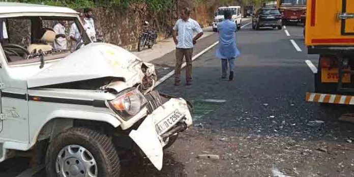 പുനലൂർ മൂവാറ്റുപുഴ സംസ്ഥാന പാതയിൽ അപകടം നിത്യ സംഭവമായി മാറുന്നു പുനലൂർ മൂവാറ്റുപുഴ സംസ്ഥാന പാതയിൽ അപകടം നിത്യ സംഭവമായി മാറുന്നു