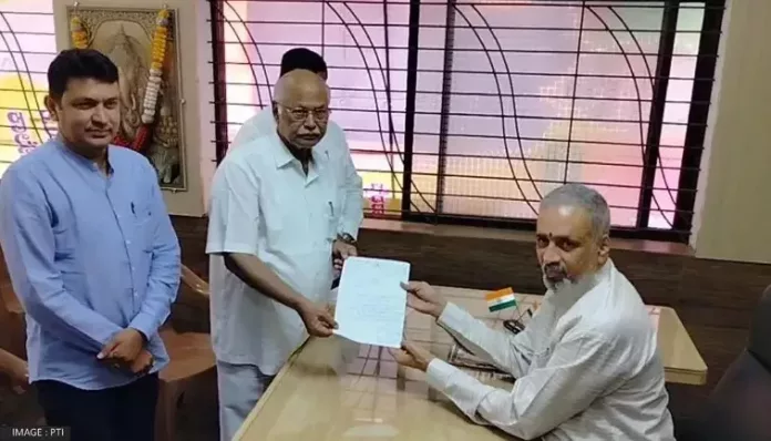കര്ണാടക ബി.ജെ.പി എം.എല്.എ കോണ്ഗ്രസിലേക്ക് കര്ണാടക ബി.ജെ.പി എം.എല്.എ കോണ്ഗ്രസിലേക്ക്