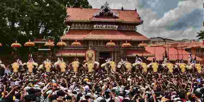 പൂരാവേശത്തിൽ തൃശ്ശൂർ ; കണിമംഗലം ശാസ്താവിന്റെ പുറപ്പാട് തുടങ്ങി പൂരാവേശത്തിൽ തൃശ്ശൂർ ; കണിമംഗലം ശാസ്താവിന്റെ പുറപ്പാട് തുടങ്ങി