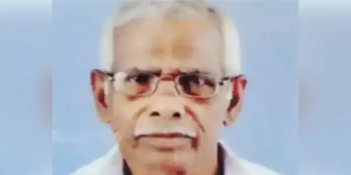 വറ്റിയ കുളത്തിലിറങ്ങി വയോധികൻ തീ കൊളുത്തി മരിച്ചു വറ്റിയ കുളത്തിലിറങ്ങി വയോധികൻ തീ കൊളുത്തി മരിച്ചു