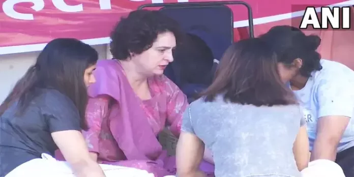 ഗുസ്തി താരങ്ങൾക്ക് പിന്തുണയുമായി പ്രിയങ്ക ഗാന്ധി ജന്തർ മന്തറിൽ ; ബ്രിജ് ഭൂഷനെ അറസ്റ്റ് ചെയ്യും വരെ സമരമെന്ന് താരങ്ങൾ ഗുസ്തി താരങ്ങൾക്ക് പിന്തുണയുമായി പ്രിയങ്ക ഗാന്ധി ജന്തർ മന്തറിൽ ; ബ്രിജ് ഭൂഷനെ അറസ്റ്റ് ചെയ്യും വരെ സമരമെന്ന് താരങ്ങൾ