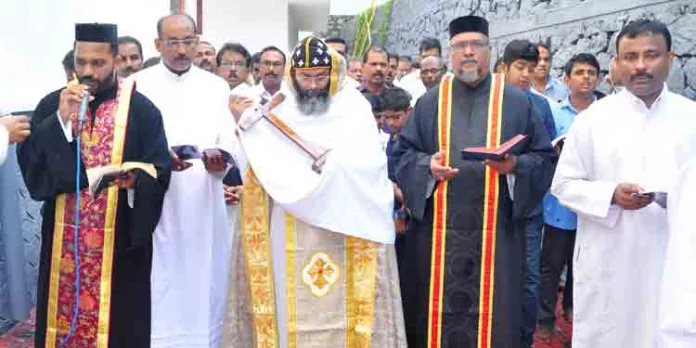 മൈലപ്രാ സെന്റ് ജോർജ്ജ് ഓർത്തഡോക്സ് വലിയപള്ളിയിൽ ദു:ഖവെള്ളിയാഴ്ച ശുശ്രൂഷകൾക്ക് ഏബ്രഹാം മാർ സ്തേഫാനോസ് മെത്രാപ്പോലീത്താ നേത്രുത്വം നല്കി മൈലപ്രാ സെന്റ് ജോർജ്ജ് ഓർത്തഡോക്സ് വലിയപള്ളിയിൽ ദു:ഖവെള്ളിയാഴ്ച ശുശ്രൂഷകൾക്ക് ഏബ്രഹാം മാർ സ്തേഫാനോസ് മെത്രാപ്പോലീത്താ നേത്രുത്വം നല്കി