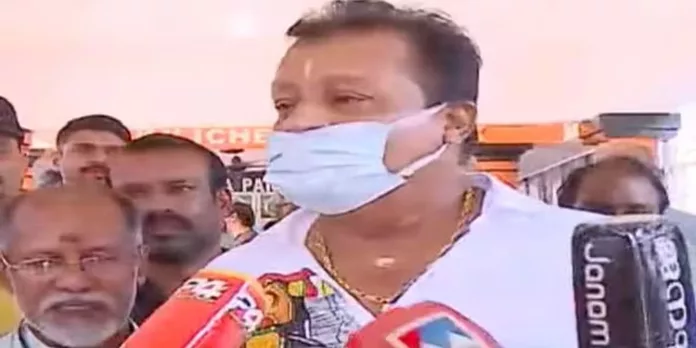 ഡിവൈഎഫ്ഐ ആരാ ; പൊട്ടിത്തെറിച്ച് സുരേഷ് ഗോപി ഡിവൈഎഫ്ഐ ആരാ ; പൊട്ടിത്തെറിച്ച് സുരേഷ് ഗോപി