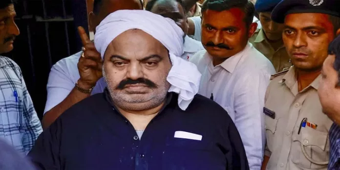 അതിഖ് അഹ്മദിൻ്റെ അഭിഭാഷകൻ്റെ വസതിക്ക് പുറത്ത് ബോംബേറ് അതിഖ് അഹ്മദിൻ്റെ അഭിഭാഷകൻ്റെ വസതിക്ക് പുറത്ത് ബോംബേറ്