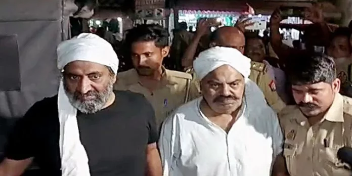 അതീഖ് അഹമ്മദിന്റെയും സഹോദരന്റെയും മൃതദേഹങ്ങൾ കുടുംബത്തിന് വിട്ടുനൽകി അതീഖ് അഹമ്മദിന്റെയും സഹോദരന്റെയും മൃതദേഹങ്ങൾ കുടുംബത്തിന് വിട്ടുനൽകി