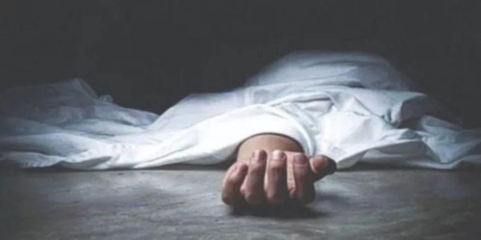 മലപ്പുറത്ത് യുവതി വീടിന് മുകളില് മരിച്ചനിലയില് മലപ്പുറത്ത് യുവതി വീടിന് മുകളില് മരിച്ചനിലയില്