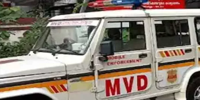 ലേണേഴ്സ് ടെസ്റ്റിനിടെ പെൺകുട്ടിയോട് മോശമായി പെരുമാറി ; മോട്ടോർ വെഹിക്കിൾ ഇൻസ്പെക്ടർക്കെതിരെ പീഡനപരാതി ലേണേഴ്സ് ടെസ്റ്റിനിടെ പെൺകുട്ടിയോട് മോശമായി പെരുമാറി ; മോട്ടോർ വെഹിക്കിൾ ഇൻസ്പെക്ടർക്കെതിരെ പീഡനപരാതി