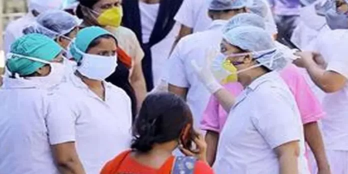 തൃശൂരിലെ സ്വകാര്യ ആശുപത്രികളിലെ നഴ്സുമാര് വീണ്ടും സമരത്തിലേക്ക് തൃശൂരിലെ സ്വകാര്യ ആശുപത്രികളിലെ നഴ്സുമാര് വീണ്ടും സമരത്തിലേക്ക്