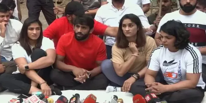 ലൈംഗികാരോപണം : ബ്രിജ് ഭൂഷണെ അറസ്റ്റ് ചെയ്യണമെന്നാവശ്യവുമായി വീണ്ടും ഗുസ്തി താരങ്ങള് ലൈംഗികാരോപണം : ബ്രിജ് ഭൂഷണെ അറസ്റ്റ് ചെയ്യണമെന്നാവശ്യവുമായി വീണ്ടും ഗുസ്തി താരങ്ങള്