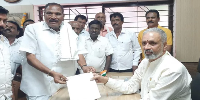 കര്ണാടകയില് ജെ.ഡി.എസ് എംഎല്എ രാജിവെച്ചു ; കോണ്ഗ്രസില് ചേര്ന്നേക്കും കര്ണാടകയില് ജെ.ഡി.എസ് എംഎല്എ രാജിവെച്ചു ; കോണ്ഗ്രസില് ചേര്ന്നേക്കും