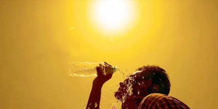 സംസ്ഥാനത്ത് താപനില ഉയര്ന്നേക്കാം, ആറ് ജില്ലകളില് മുന്നറിയിപ്പ് സംസ്ഥാനത്ത് താപനില ഉയര്ന്നേക്കാം, ആറ് ജില്ലകളില് മുന്നറിയിപ്പ്