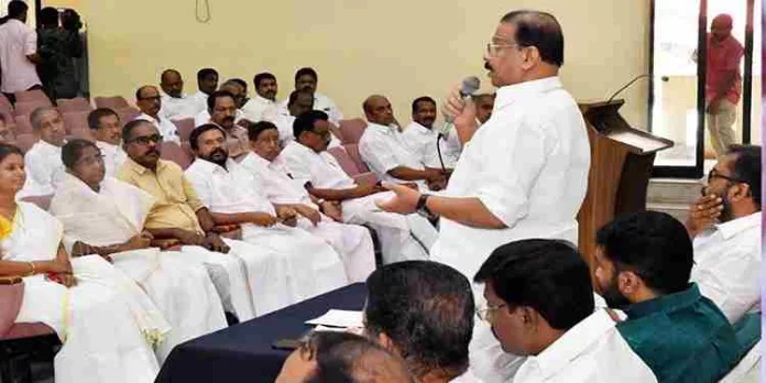 യുഡിഎഫ് വോട്ടു ബാങ്കുകളിന്മേലുള്ള ബിജെപിയുടെ കടന്നുകയറ്റം ; കെ.പി.സി.സി രാഷ്ട്രീയ കാര്യ സമിതി ഇന്ന് യോഗം ചേരും യുഡിഎഫ് വോട്ടു ബാങ്കുകളിന്മേലുള്ള ബിജെപിയുടെ കടന്നുകയറ്റം ; കെ.പി.സി.സി രാഷ്ട്രീയ കാര്യ സമിതി ഇന്ന് യോഗം ചേരും