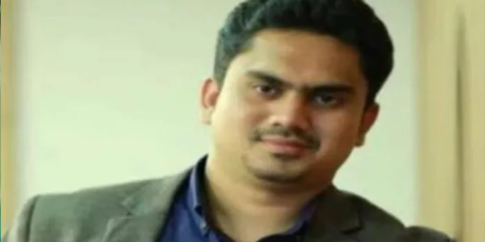 ആരോപണം കെട്ടിച്ചമച്ചത് ; വിജേഷ് പിള്ളയെ ചോദ്യം ചെയ്ത് വിട്ടയച്ചു ആരോപണം കെട്ടിച്ചമച്ചത് ; വിജേഷ് പിള്ളയെ ചോദ്യം ചെയ്ത് വിട്ടയച്ചു