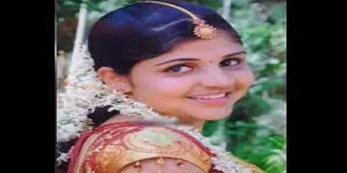 ഭര്ത്താവിനെ വീഡിയോ കോള് ചെയ്ത ശേഷം യുവതി ജീവനൊടുക്കി ഭര്ത്താവിനെ വീഡിയോ കോള് ചെയ്ത ശേഷം യുവതി ജീവനൊടുക്കി