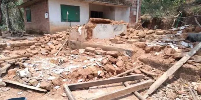വീട് പൊളിച്ചു മാറ്റുന്നതിനിടെ അപകടം ; കണ്ണൂരില് രണ്ട് കുട്ടികള്ക്ക് ഗുരുതര പരിക്ക് വീട് പൊളിച്ചു മാറ്റുന്നതിനിടെ അപകടം ; കണ്ണൂരില് രണ്ട് കുട്ടികള്ക്ക് ഗുരുതര പരിക്ക്