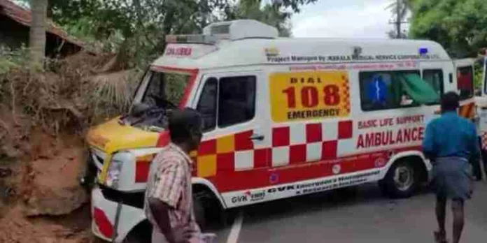 രോഗിയുമായി പോയ ആംബുലൻസ് ബൈക്കുമായി കൂട്ടിയിടിച്ച് അപകടം ; നാല് പേര്ക്ക് പരിക്ക് രോഗിയുമായി പോയ ആംബുലൻസ് ബൈക്കുമായി കൂട്ടിയിടിച്ച് അപകടം ; നാല് പേര്ക്ക് പരിക്ക്