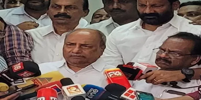 അനിലിന്റേത് തെറ്റായ തീരുമാനം ; കണ്ണീരണിഞ്ഞ് എ.കെ. ആന്റണി അനിലിന്റേത് തെറ്റായ തീരുമാനം ; കണ്ണീരണിഞ്ഞ് എ.കെ. ആന്റണി