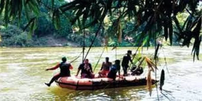 വടാട്ടുപാറയിലെത്തിയ സഞ്ചാരികൾ പുഴയിൽ മുങ്ങിത്താഴ്ന്നു ; കണ്ടെത്താനായില്ല വടാട്ടുപാറയിലെത്തിയ സഞ്ചാരികൾ പുഴയിൽ മുങ്ങിത്താഴ്ന്നു ; കണ്ടെത്താനായില്ല