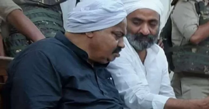 മുൻ എംപിയും കൊലക്കേസ് പ്രതിയുമായ ആത്തിഖ് അഹമ്മദ് കൊല്ലപ്പെട്ടു മുൻ എംപിയും കൊലക്കേസ് പ്രതിയുമായ ആത്തിഖ് അഹമ്മദ് കൊല്ലപ്പെട്ടു