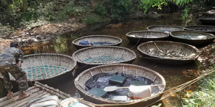 അടവി കുട്ടവഞ്ചി സവാരി കേന്ദ്രത്തിലെ കുട്ടവഞ്ചികൾ നശിച്ച് തുടങ്ങി അടവി കുട്ടവഞ്ചി സവാരി കേന്ദ്രത്തിലെ കുട്ടവഞ്ചികൾ നശിച്ച് തുടങ്ങി