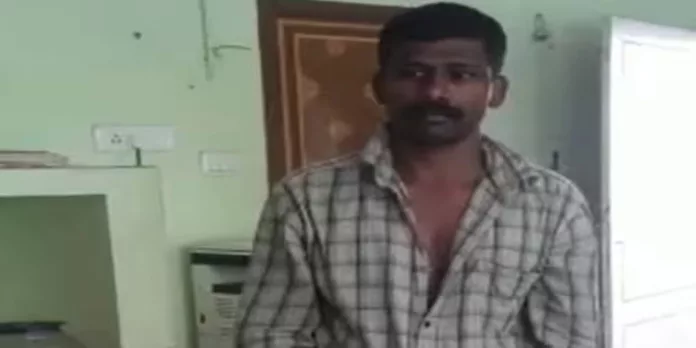 പുനലൂരിലെ വീട്ടിനുള്ളിൽ പുഴുവരിച്ച നിലയിൽ മൃതദേഹങ്ങൾ ; തമിഴ്നാട് സ്വദേശി പിടിയിൽ പുനലൂരിലെ വീട്ടിനുള്ളിൽ പുഴുവരിച്ച നിലയിൽ മൃതദേഹങ്ങൾ ; തമിഴ്നാട് സ്വദേശി പിടിയിൽ