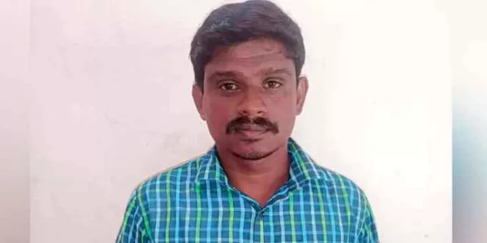 ജോലി വാഗ്ദാനം ചെയ്ത് ലക്ഷങ്ങള് തട്ടിയെടുത്തു ; യുവാവ് അറസ്റ്റിൽ ജോലി വാഗ്ദാനം ചെയ്ത് ലക്ഷങ്ങള് തട്ടിയെടുത്തു ; യുവാവ് അറസ്റ്റിൽ